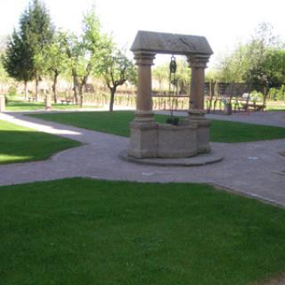 JARDIN DU CLOITRE DE L'ABBATIALE SAINT CYRIAQUE