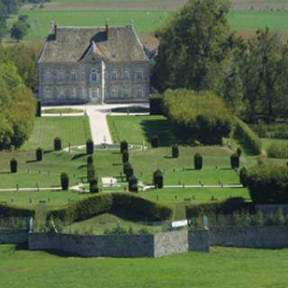 CHÂTEAU ET JARDIN À LA FRANÇAISE DE VAIRE-LE-GRAND