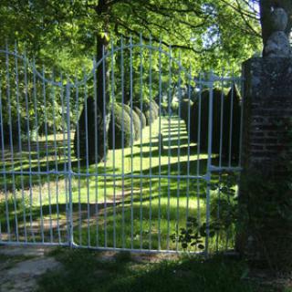 JARDIN DU PRIEURÉ SAINT PIERRE