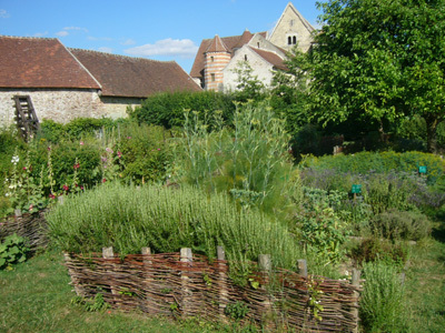 JARDIN MÉDIÉVAL DE LA COMMANDERIE DES TEMPLIERS DE COULOMMIERS