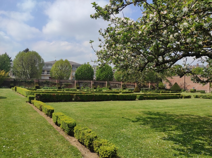 PARC D'EMONVILLE ET LES JARDINS DU CARMEL