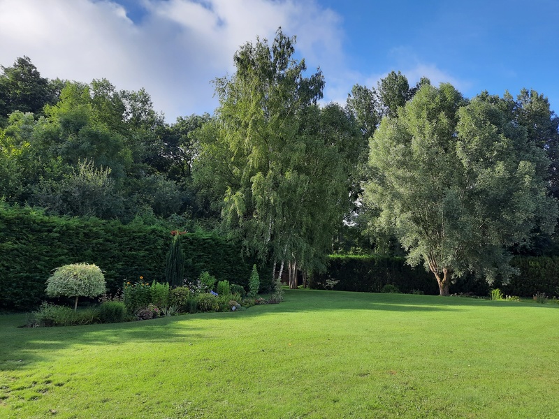 Le jardin au-delà de l'eau