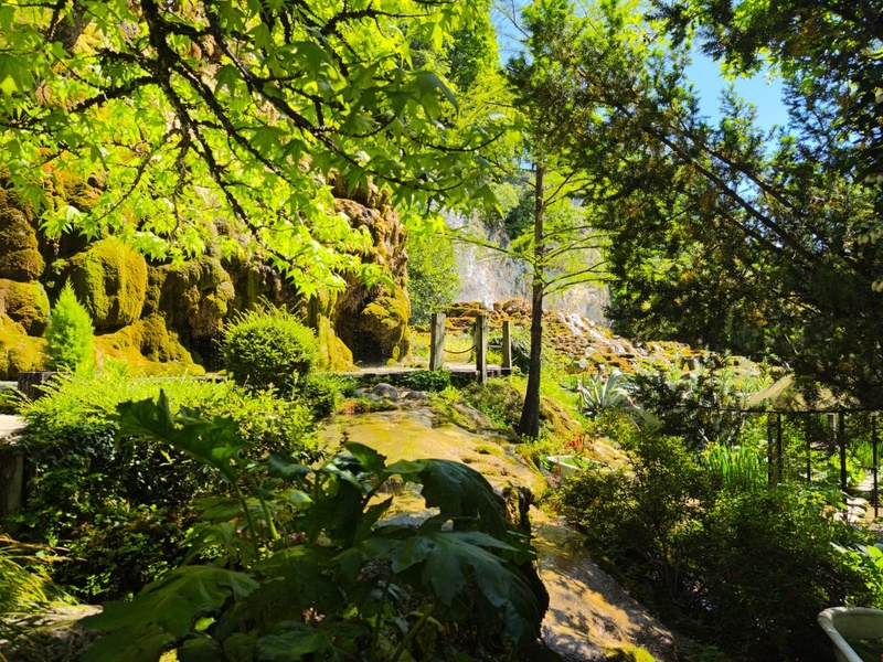 JARDIN DES FONTAINES PÉTRIFIANTES