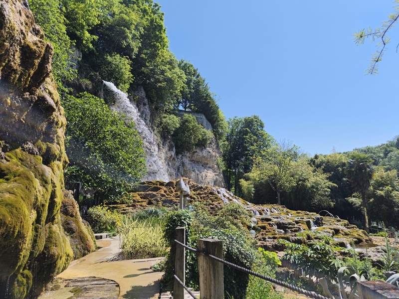 JARDIN DES FONTAINES PÉTRIFIANTES