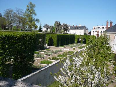 LES JARDINS DU ROY, JARDINS DE SIMPLES ET DE FLEURS ROYALES