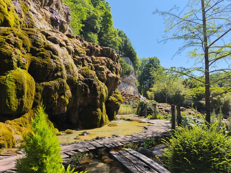 JARDIN DES FONTAINES PÉTRIFIANTES
