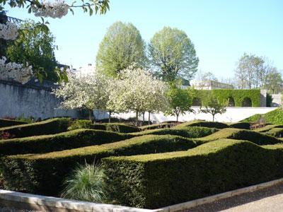 LES JARDINS DU ROY, JARDINS DE SIMPLES ET DE FLEURS ROYALES