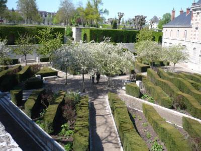 LES JARDINS DU ROY, JARDINS DE SIMPLES ET DE FLEURS ROYALES