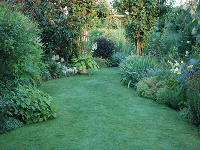 LE BONHEUR EST DANS LE JARDIN