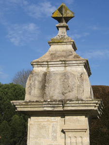 JARDIN DU PRIEURÉ SAINT PIERRE