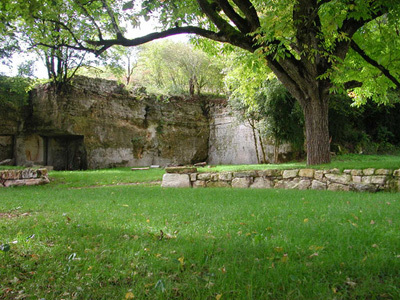 LE JARDIN HABITÉ ET LE JARDIN POTAGER PRÈS DE LA SOURCE