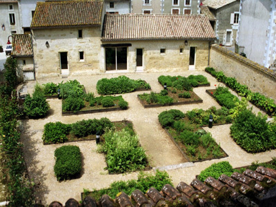 JARDIN DES PLANTES MÉDICINALES ET VERGER CONSERVATOIRE