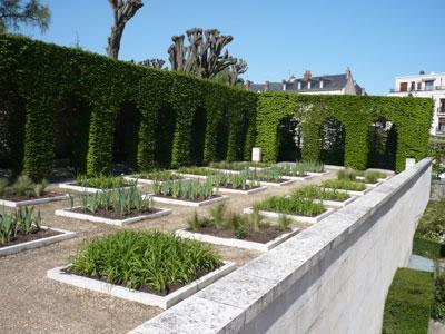 LES JARDINS DU ROY, JARDINS DE SIMPLES ET DE FLEURS ROYALES