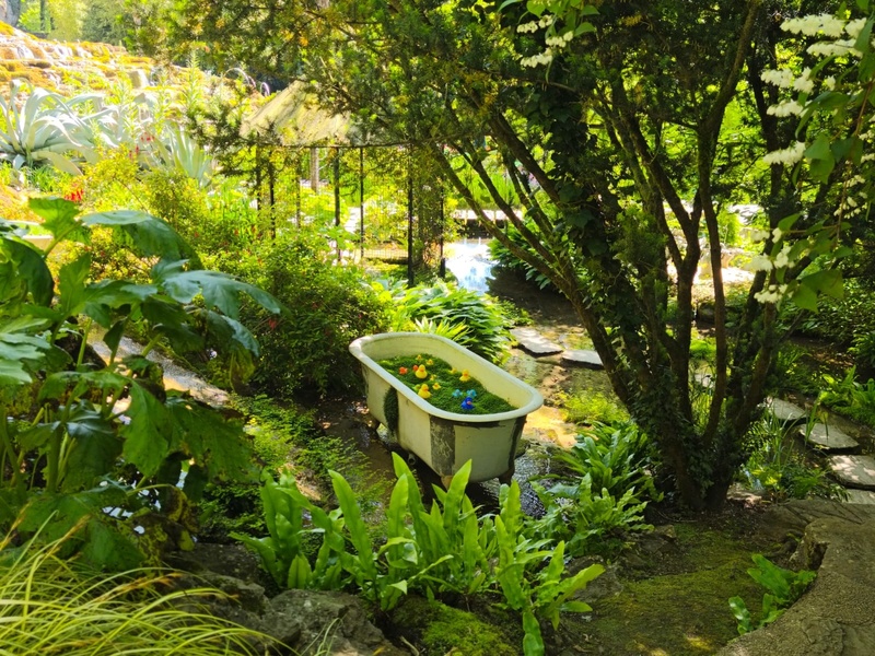 JARDIN DES FONTAINES PÉTRIFIANTES