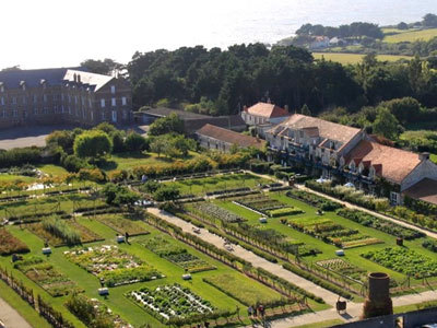 LES JARDINS DE L'AUBERGE LA FONTAINE AUX BRETONS